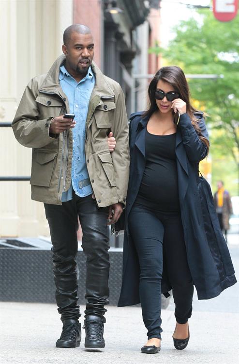 Kim Kardashian Takes an early morning stroll with Kanye West in SoHo (May 6, 2013) 