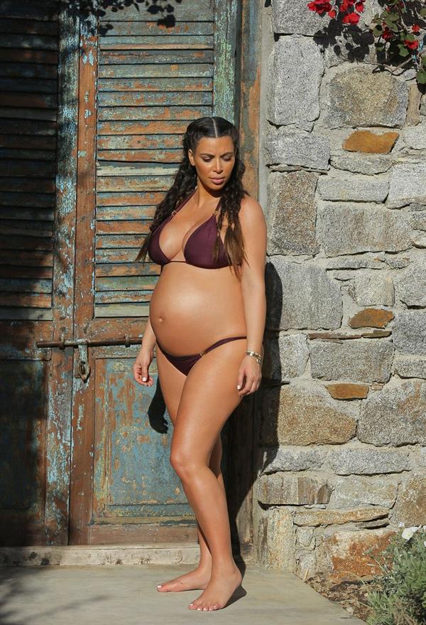 Kim Kardashian On vacation in in Mykonos, Greece (April 26, 2013) 
