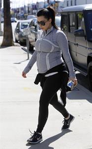 Kim Kardashian - Heads to the gym in Studio City (16.04.2013) 