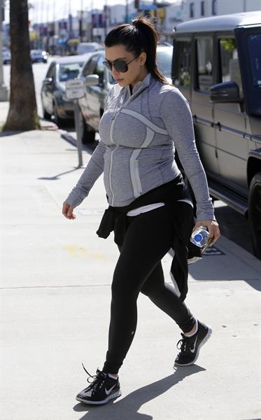 Kim Kardashian - Heads to the gym in Studio City (16.04.2013) 