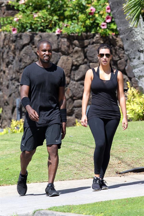 Kim Kardashian and Kanye West Walk in Beverly Hills 11 August 2012 