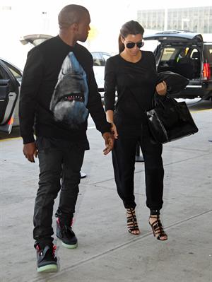 Kim Kardashian and Kanye West JFK airport in New York - 09 August 2012 