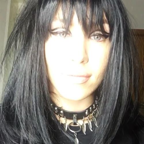 Imogen Anthony taking a selfie