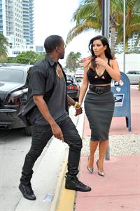 Kim Kardashian out for dinner in Miami 10/14/12 