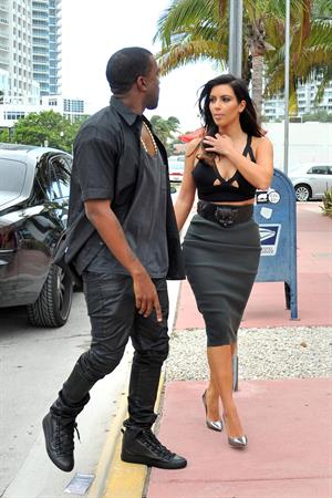 Kim Kardashian out for dinner in Miami 10/14/12 