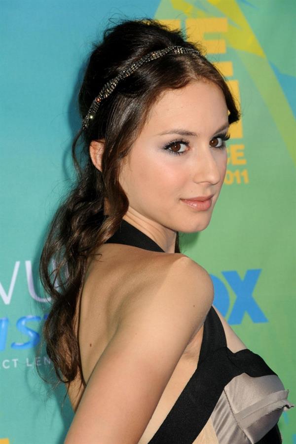 Troian Bellisario