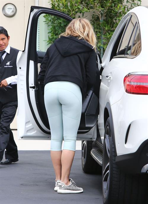 Chloë Grace Moretz - ass