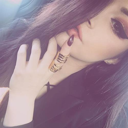 Chrissy Costanza taking a selfie