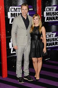 Kristen Bell at the 2013 CMT Music Awards in Nashville - June 5, 2013 