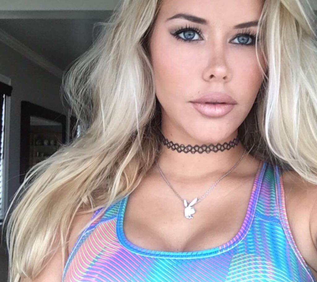 Kennedy Summers taking a selfie