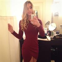 Lele Pons taking a selfie