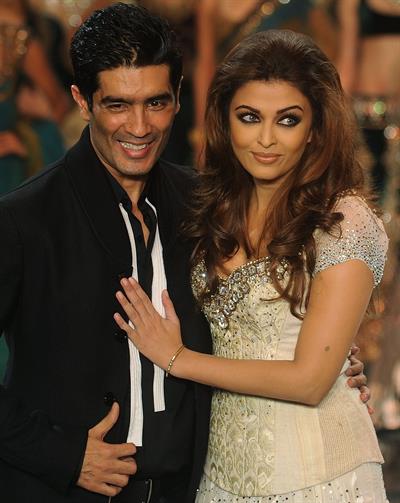 Aishwarya Rai Manish Malhotra Creations during hdil India Couture week in Mumbai on October 6, 2010 