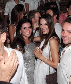 Alessandra Ambrosio - Cafe La Mosique, Brasil 1/1/13  