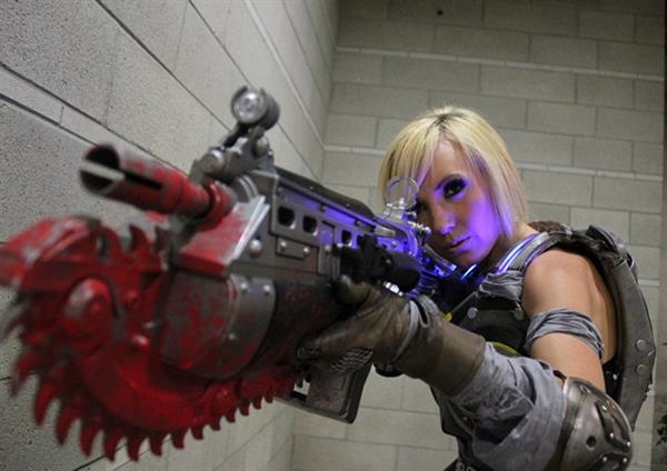 Jessica Nigri as Anya Stroud 