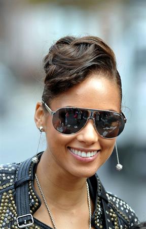 Alicia Keys filming her new music video in New York on October 30, 2009
