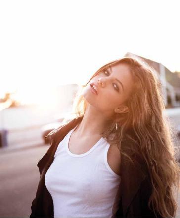 Hailey Clauson Sports Illustrated 2015 in body paint