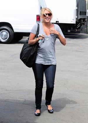 Ali Fedotowsky drops off her Mini Copper at Avon Rent a Car in Beverly Gills on July 1, 2010