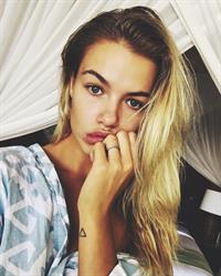 Hailey Clauson taking a selfie