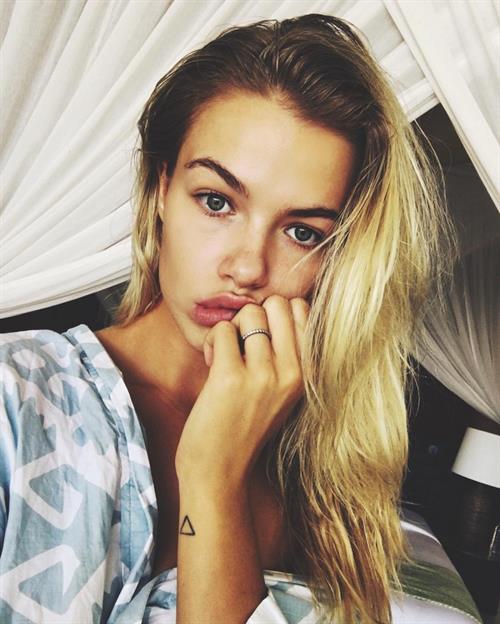 Hailey Clauson taking a selfie