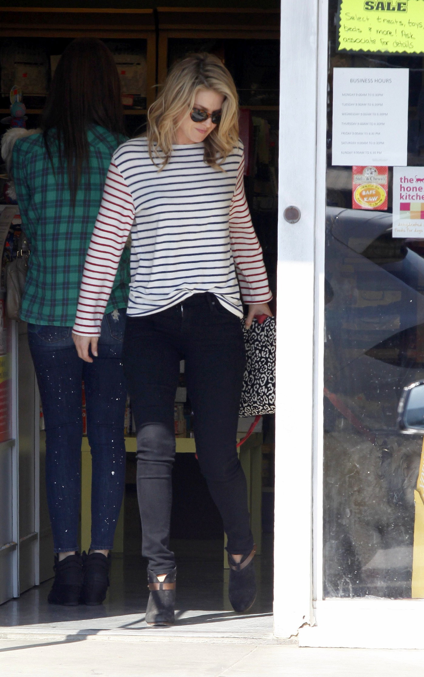 Ali Larter at the dog groomers in Los Angeles 10/22/13  