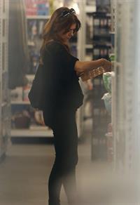 Alyson Hannigan Goes shopping in Santa Monica (November 7, 2013) 