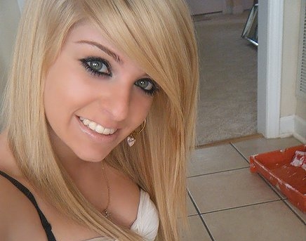 Jenna Mason taking a selfie