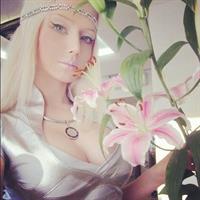 Valeria Lukyanova taking a selfie