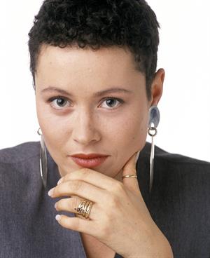 Amanda Mealing Photoshoots  