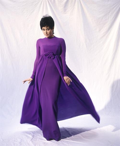 Amanda Mealing Photoshoots  