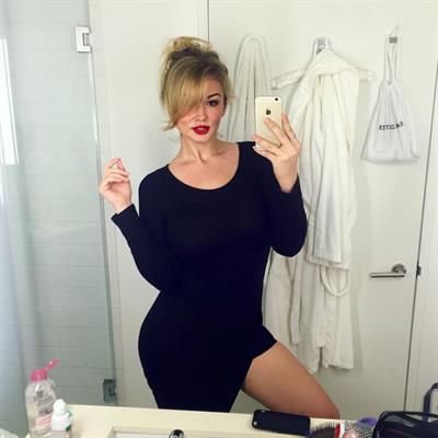 Hunter McGrady taking a selfie