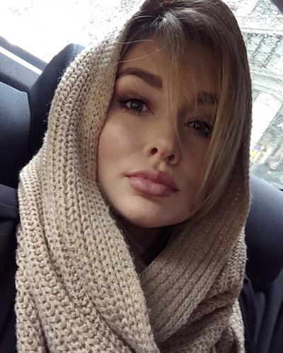 Hunter McGrady taking a selfie