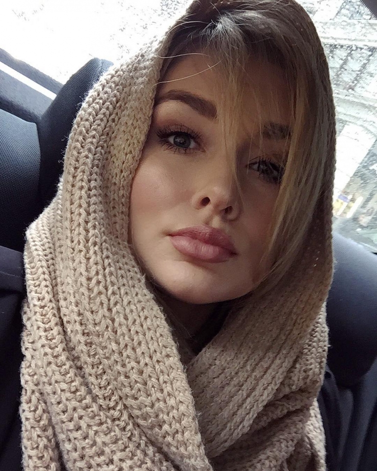 Hunter McGrady taking a selfie