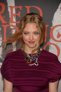 Amanda Seyfried Los Angeles premiere of Red Riding Hood at Graumans Chinese Theatre on March 7, 2011