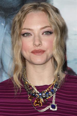 Amanda Seyfried Los Angeles premiere of Red Riding Hood at Graumans Chinese Theatre on March 7, 2011