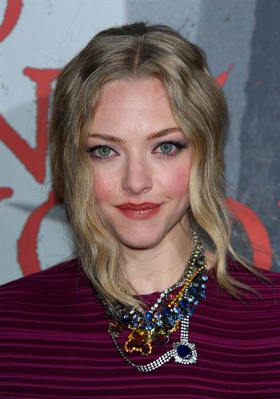 Amanda Seyfried Los Angeles premiere of Red Riding Hood at Graumans Chinese Theatre on March 7, 2011