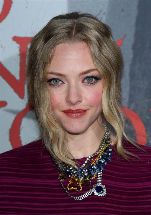 Amanda Seyfried Los Angeles premiere of Red Riding Hood at Graumans Chinese Theatre on March 7, 2011