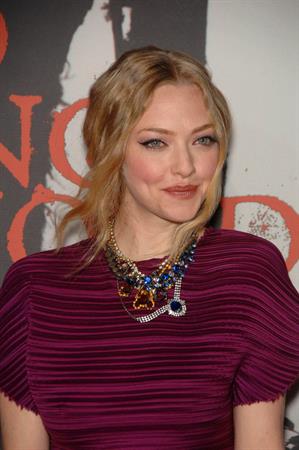 Amanda Seyfried Los Angeles premiere of Red Riding Hood at Graumans Chinese Theatre on March 7, 2011