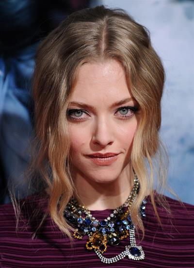 Amanda Seyfried Los Angeles premiere of Red Riding Hood at Graumans Chinese Theatre on March 7, 2011