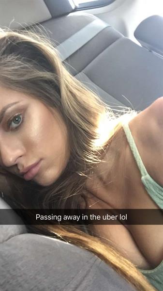 Hannah Stocking taking a selfie