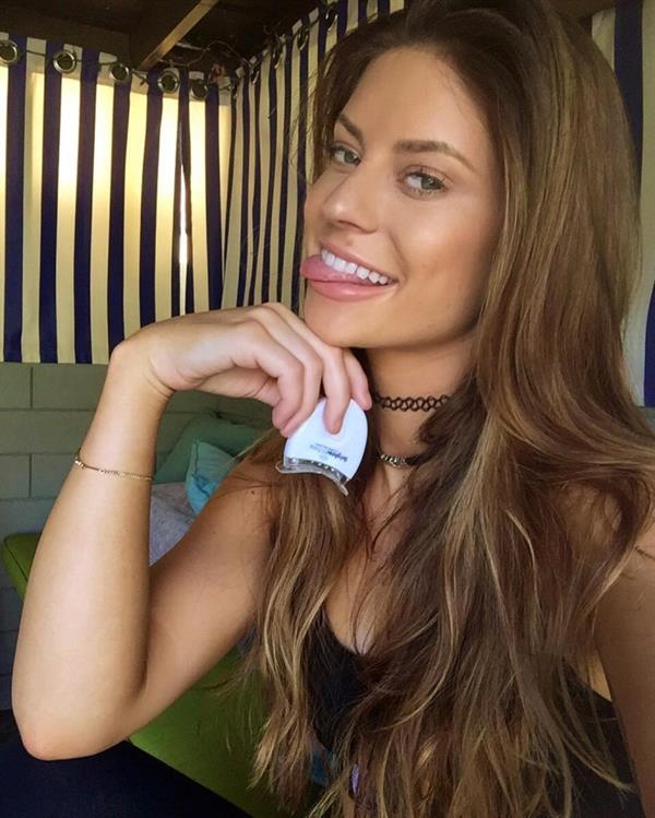 Hannah Stocking taking a selfie