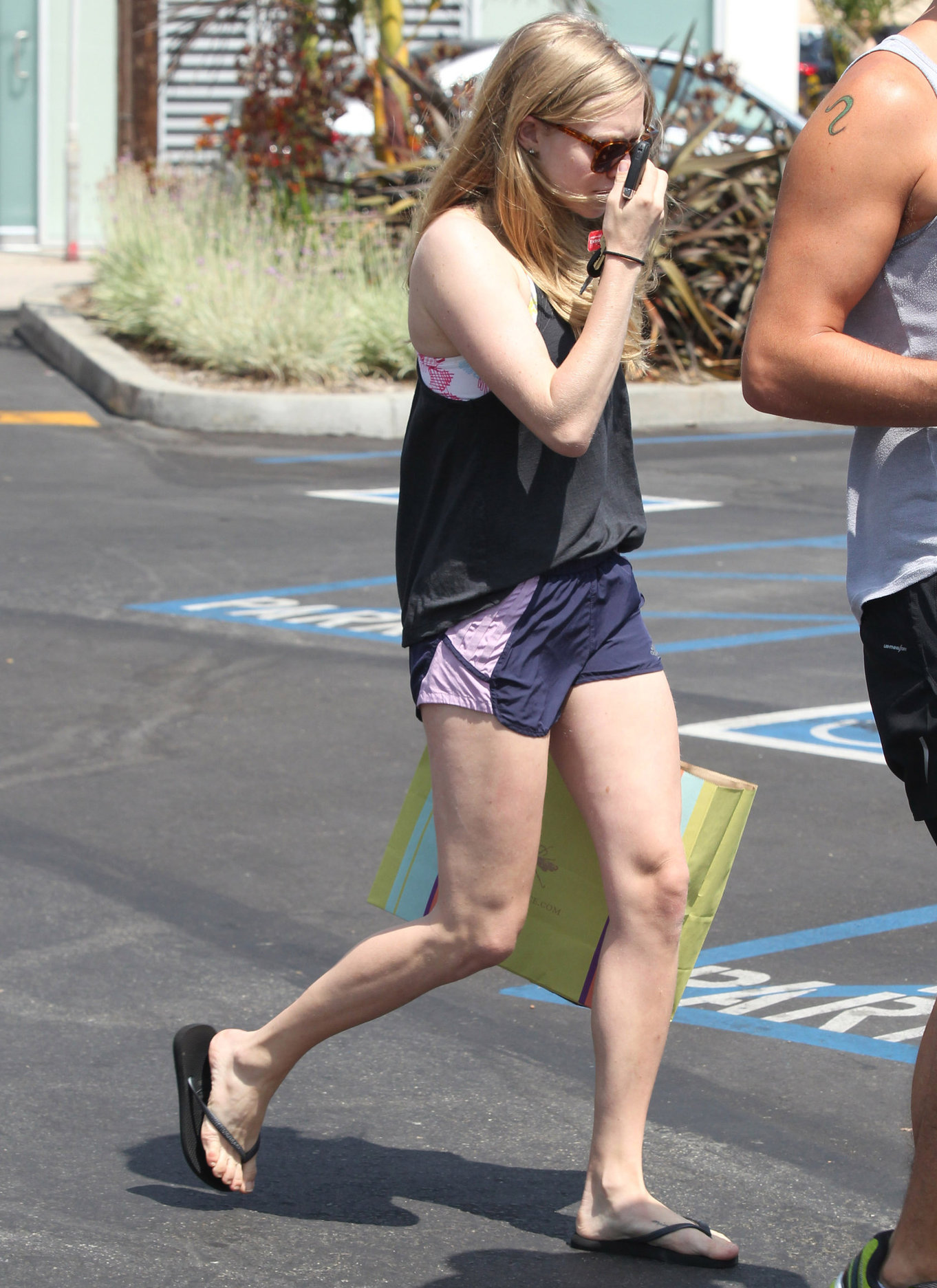 Amanda Seyfried Pictures Amanda Seyfried Shopping In Los Angeles June 5, 2012