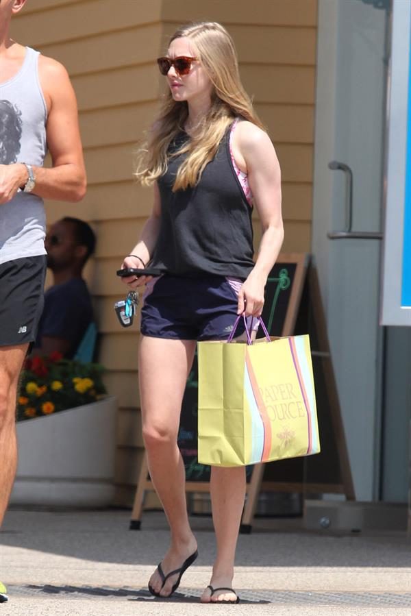 Amanda Seyfried Shopping In Los Angeles June 5, 2012