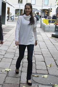 Ana Ivanovic Enjoys a stroll in Milan November 30, 2012  