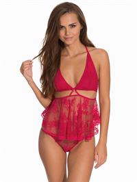 Xenia Deli in lingerie