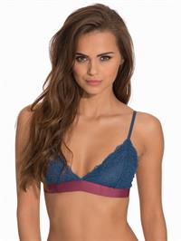 Xenia Deli in lingerie