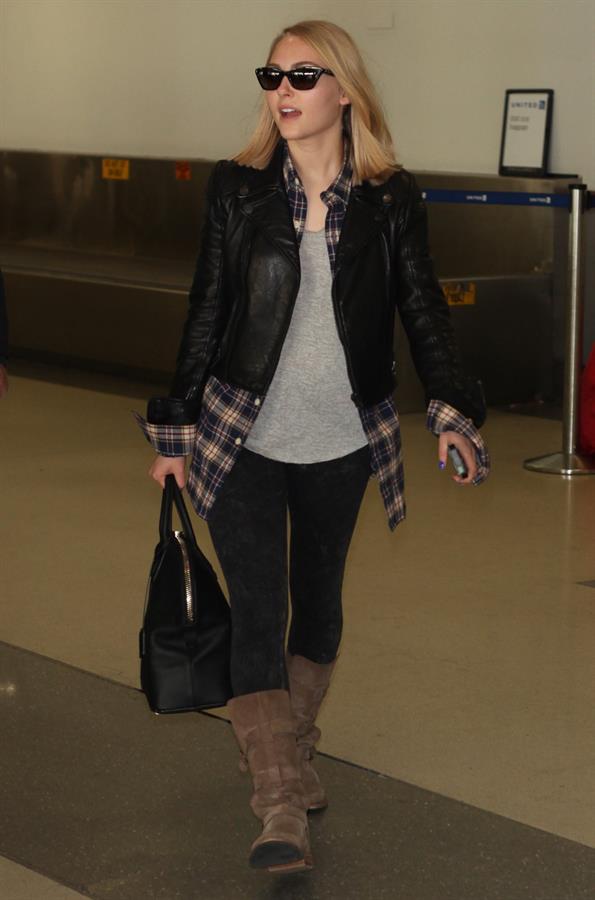 AnnaSophia Robb – at LAX Airport 1/12/13  
