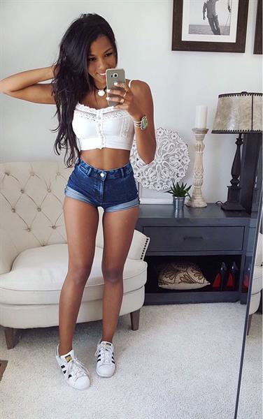 Rosanna Cordoba taking a selfie