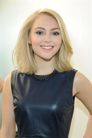 AnnaSophia Robb - Portraits At The Today Show In New York January 24, 2013 