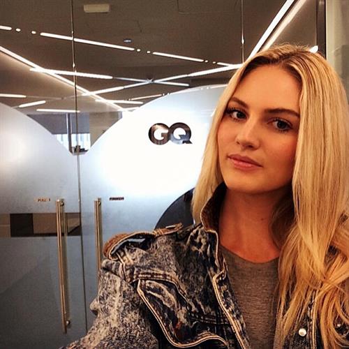 Kelly Thomas taking a selfie