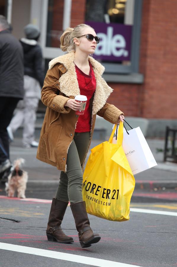 AnnaSophia Robb out shopping in New York City 12/21/12 